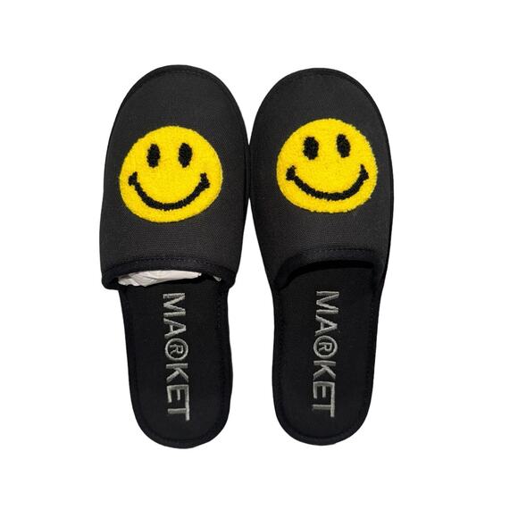 NIB! Market Smiley Upside Down Cozy Chunky Hotel Slippers - Size 9 (MSRP $90) - Picture 7 of 9